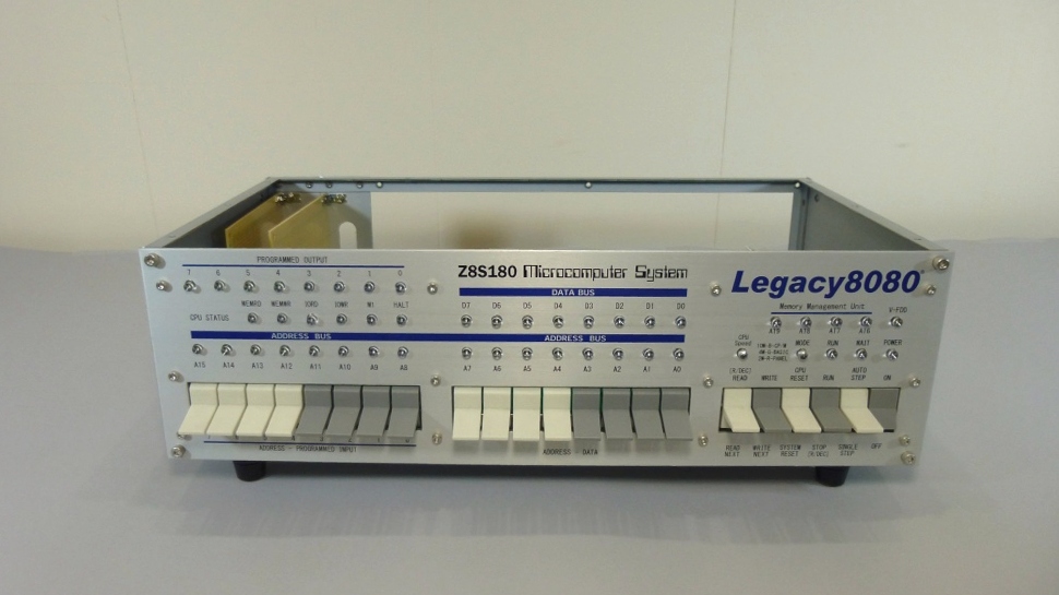 Legacy8080量産仕様のエデュケーションモデル新型ケース。正面からの写真です。