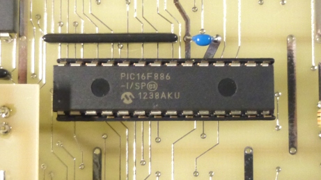 Legacy8080のMIDIインターフェイスには、PIC 16F886を利用しています。