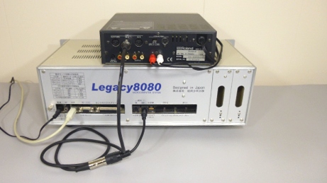 Legacy8080とローランド社のMIDI音源SC-88PROを変換ケーブルとMIDIケーブルを利用して接続できます。